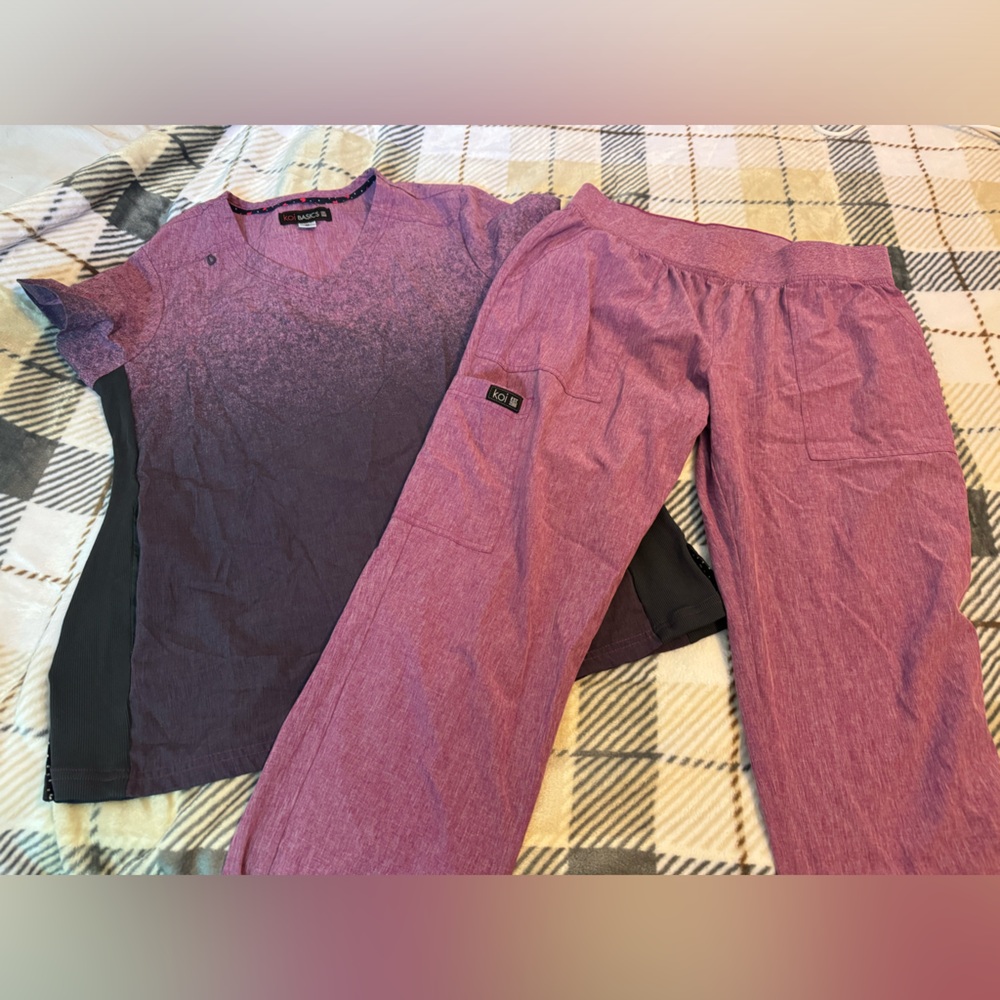 Koi basic scrubs
